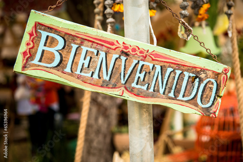 Welcome sign in Spanish photo