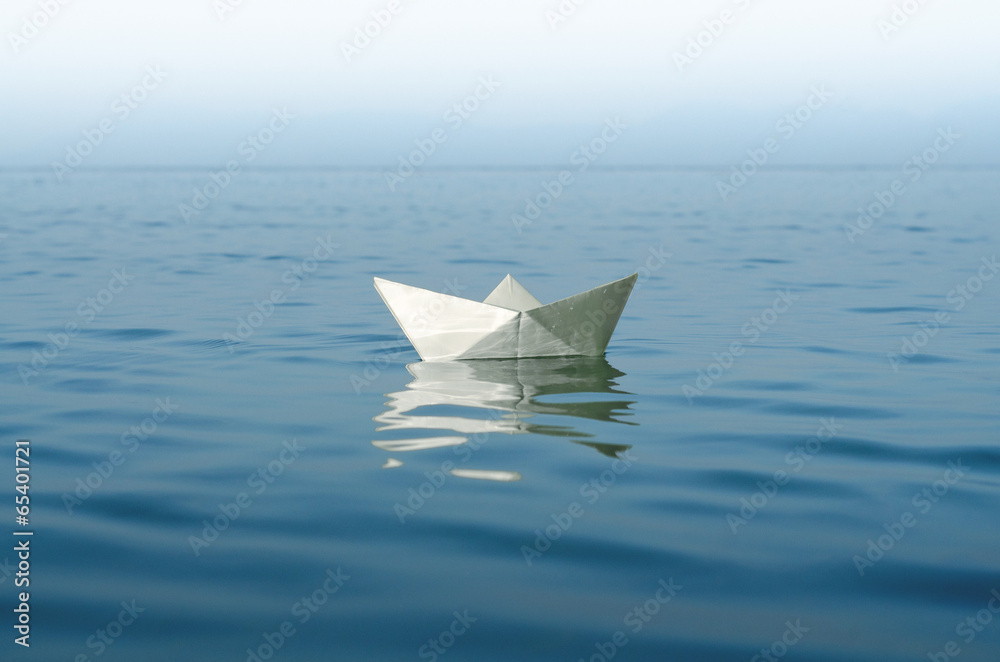 Obraz premium Paper boat