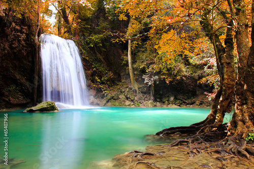 Fototapeta Naklejka Na Ścianę i Meble -  Autumn Waterfall