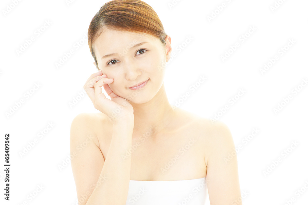 ボディーケアをする女性 ボディーケアをする女性