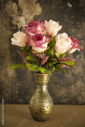 Old vase and flower © tsfoto55