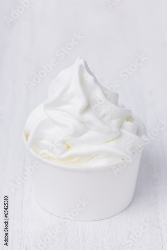 Fototapeta Naklejka Na Ścianę i Meble -  Frozen Joghurt natur