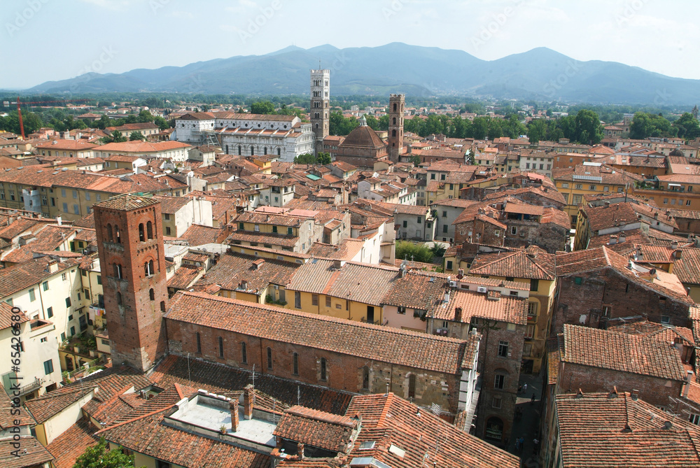 Overview at the old part of Lucca