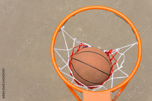 Basketball passing through the hoop and net © kolotype