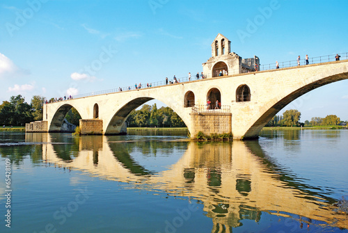 Pont Saint-Bénezet à Avignon © lamax