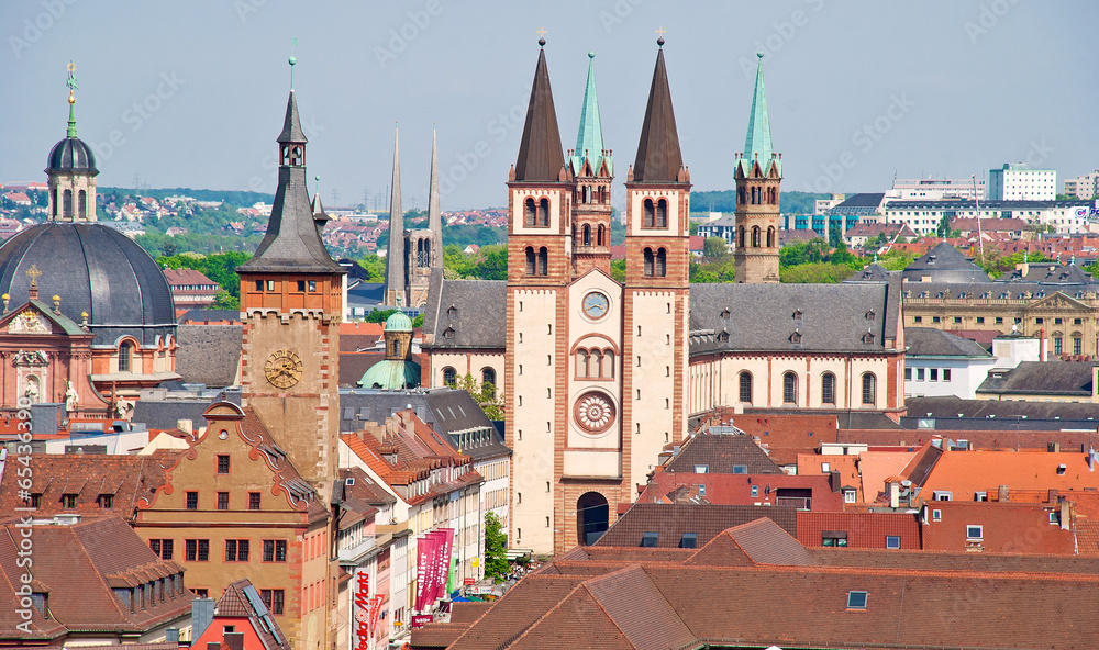 Obraz premium Blick auf der Herz von Würzburg mit Kiliansdom und Grafeneckart