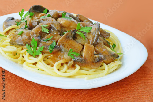 Spaghetti with mushroom sauce