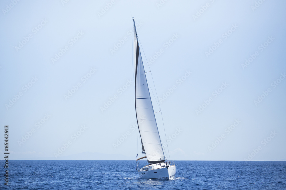 Obraz premium Sailing ship yachts with white sails in the open sea.