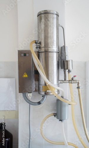 Tablou pe pânză Vintage laboratory water distiller