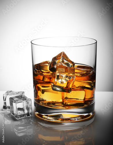 whiskey,ice