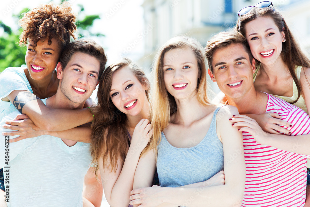 Fototapeta premium Group of young friends