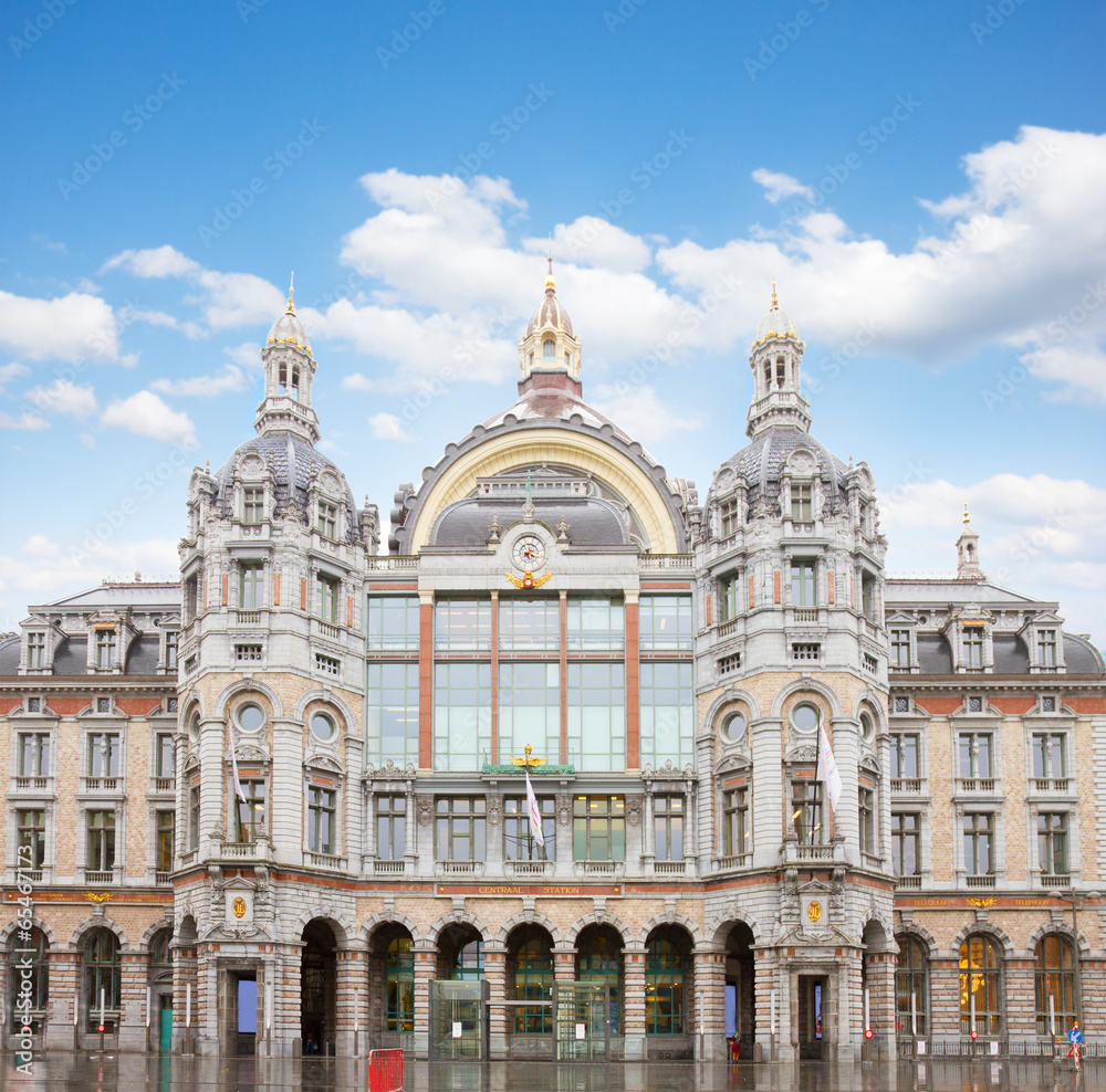 facade of Antwerpen Central Railway Station