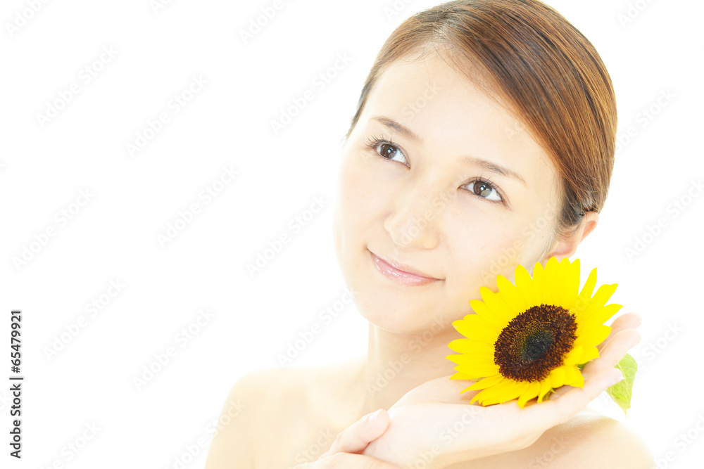 向日葵と笑顔の女性 向日葵と笑顔の女性