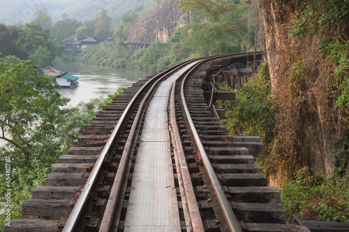 Way parallel to the cliff railway