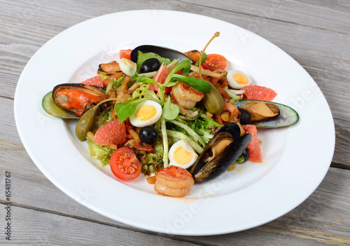 Salad with seafood with a squid, a tuna fillet, meat of mussels