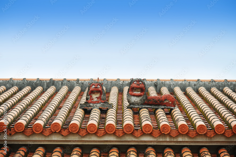 Naklejka premium Okinawa style roof with lion doll, Japan