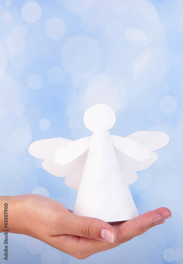 Obraz premium Christmas angel in hand on bright background