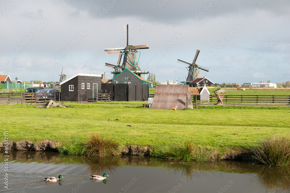 Fototapeta premium Les moulins de Zaanse Schans en Hollande