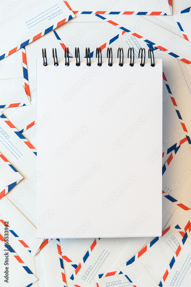 Fototapeta premium notebook on a envelope background
