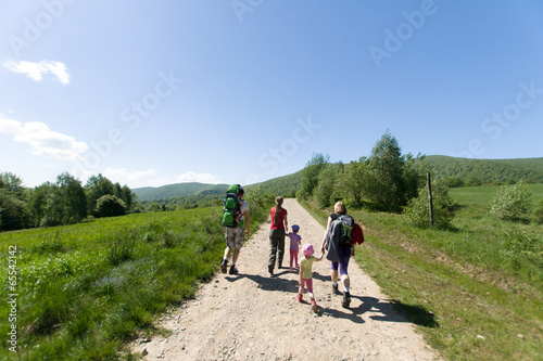 Turyści na górskim szlaku, Bieszczady, Polska