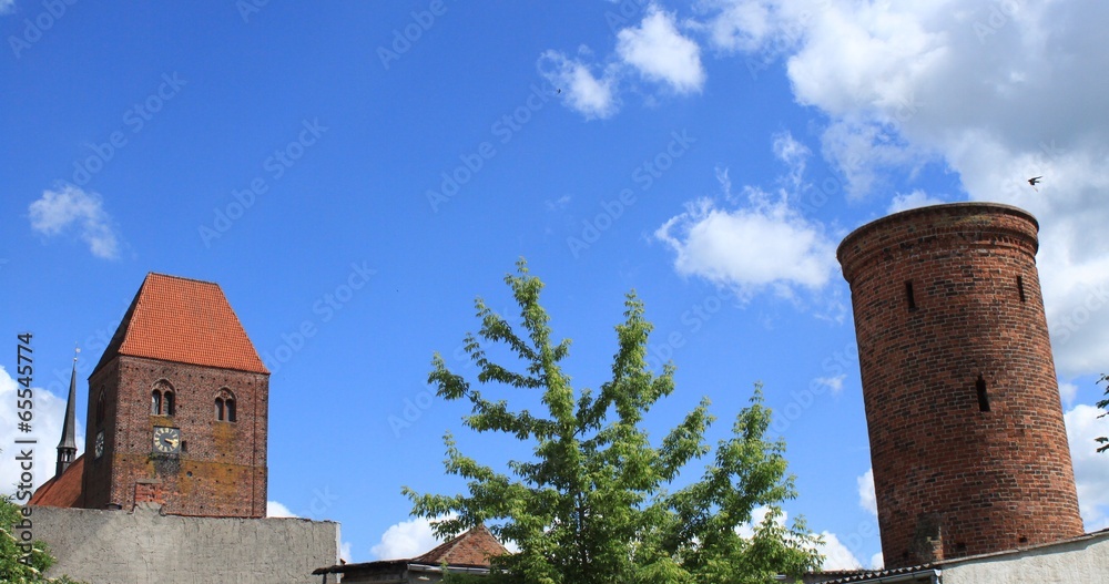 Hungerturm und St. Johanniskirche in Werben/Elbe Hungerturm und St. Johanniskirche in Werben/Elbe