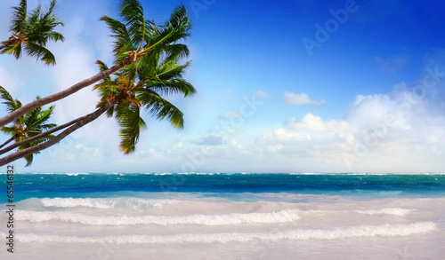 Fototapeta Naklejka Na Ścianę i Meble -  Caribbean beach and sun shining. 