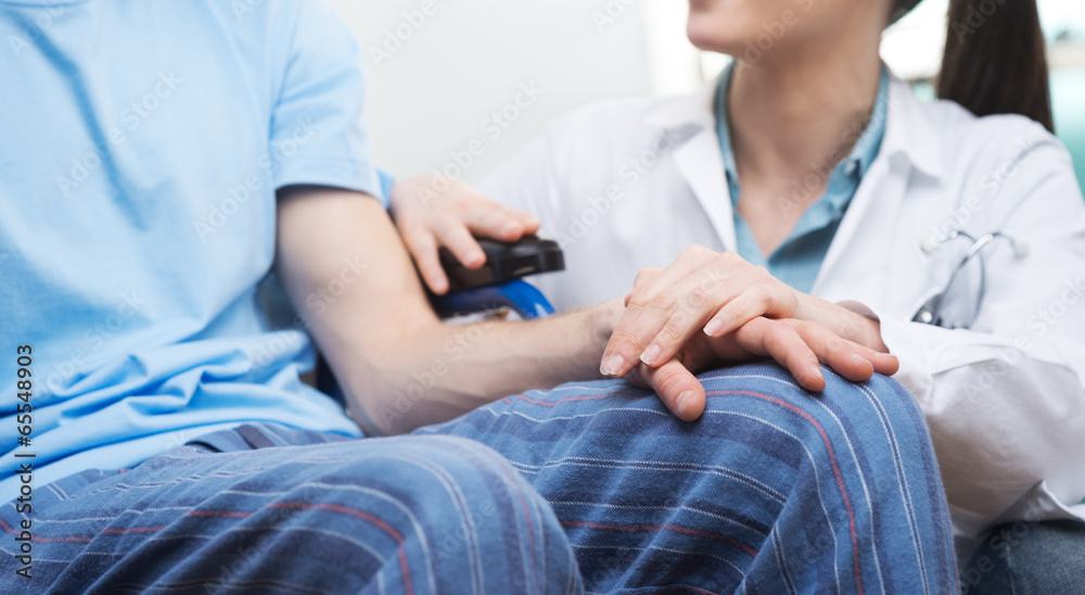 Obraz premium Taking care of a patient