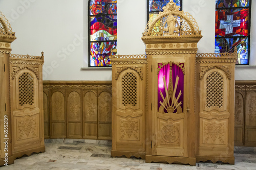Tableau sur toile Beauty wooden confessional - Interior of Krzeptowki Church.