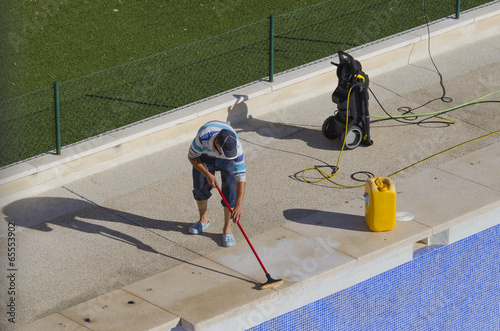 Pool cleaner photo