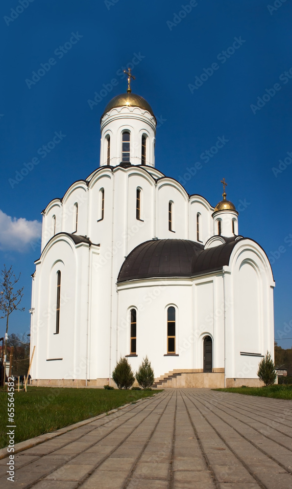 Fototapeta premium new church of st. vladimir on summer day
