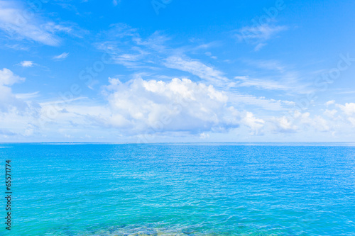 Sea and clouds in Okinawa © shihina