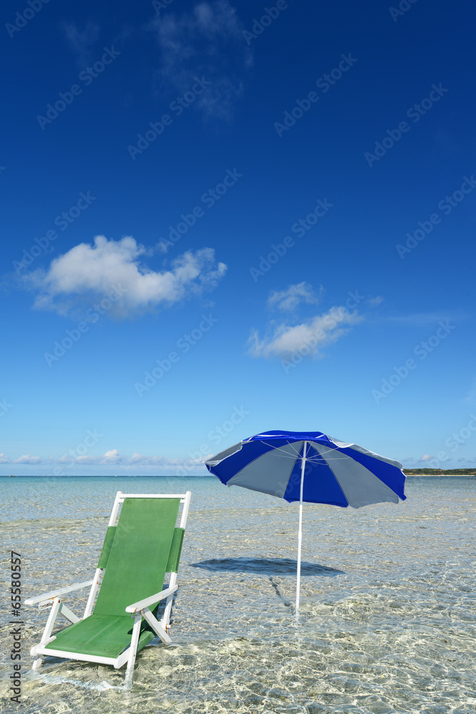 美しい沖縄のビーチと夏空