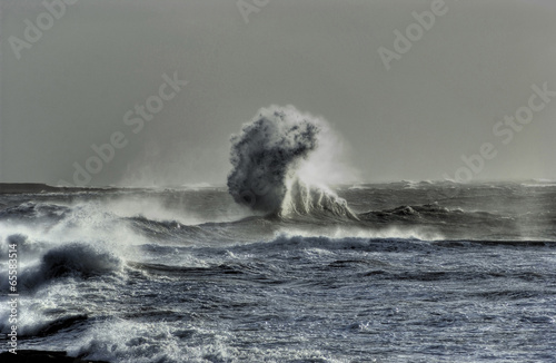 tempête de mer vague géante