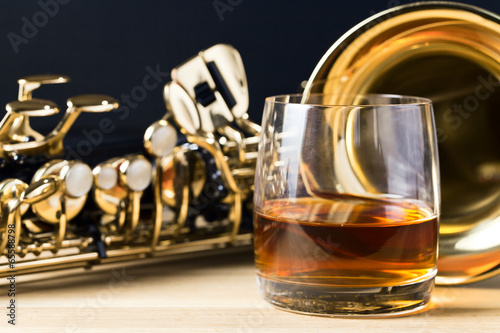 Canvas Print Saxophone and whiskey