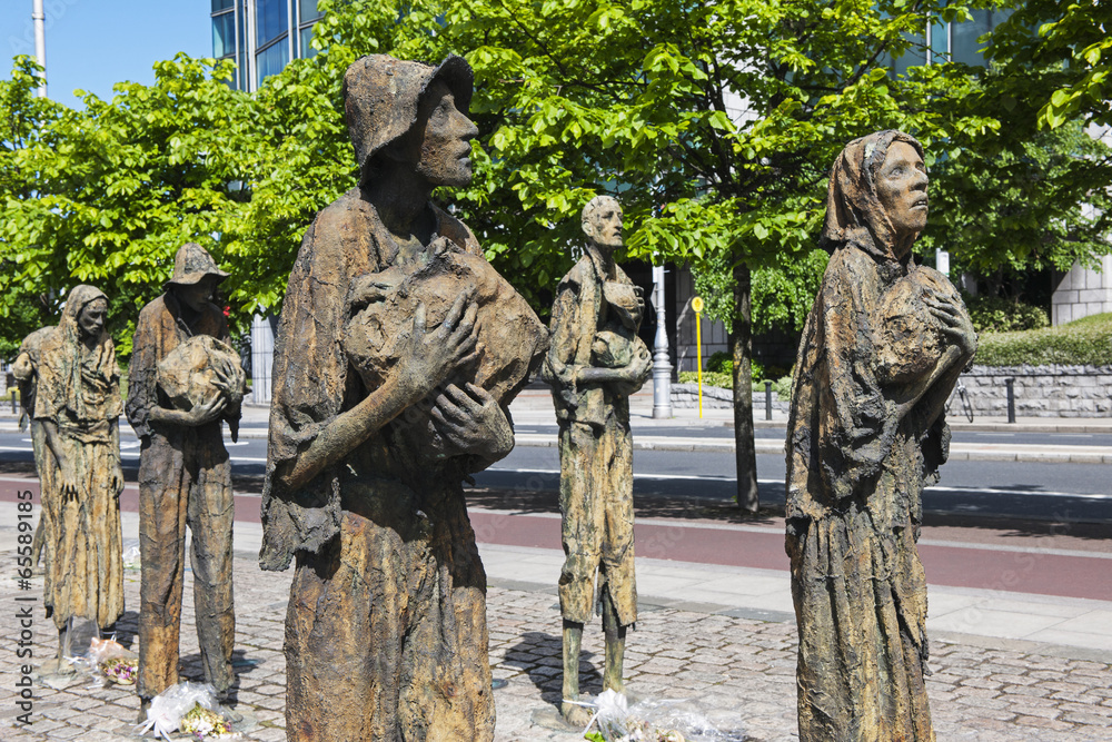 Fototapeta premium Pomnik ofiar „Wielkiego Głodu” w Irlandii, Dublinie, Irlandia