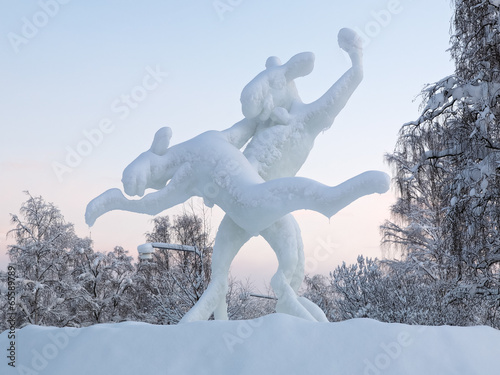 Obraz na płótnie Dancing elks - Ice sculpture in Jokkmokk, Sweden w salonie