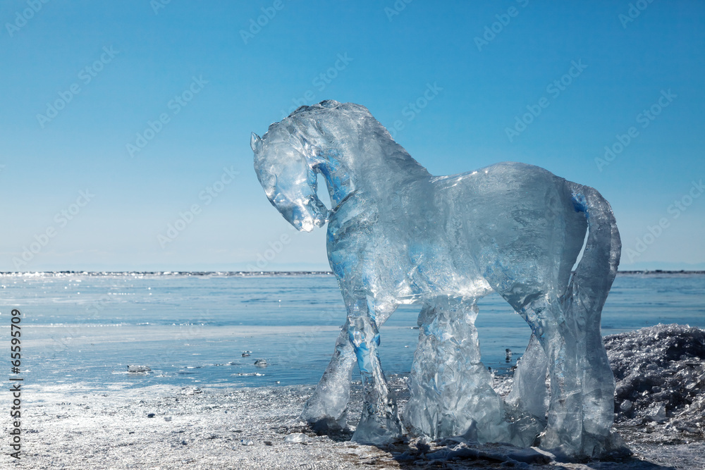 Naklejka premium Horses, a sculptures from ice