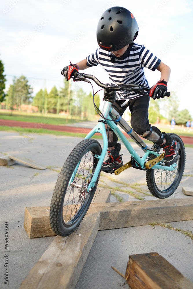 Obraz premium biker jumping
