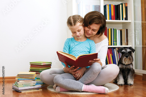 Foto read together
