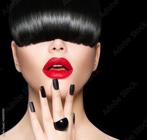Model Girl Portrait with Trendy Hairstyle, Makeup and Manicure