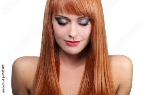 девушка с рыжими длинными волосами