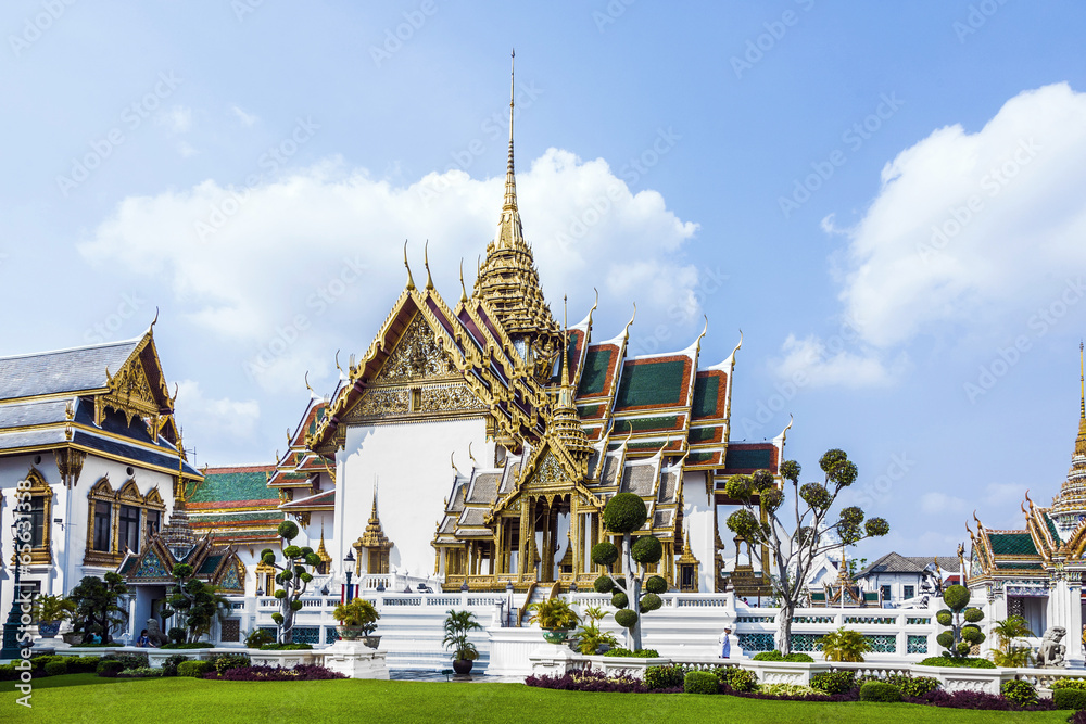 Naklejka premium Phra Tinang Aporn Phimok Prasat Pavillion in the Grand Palace in