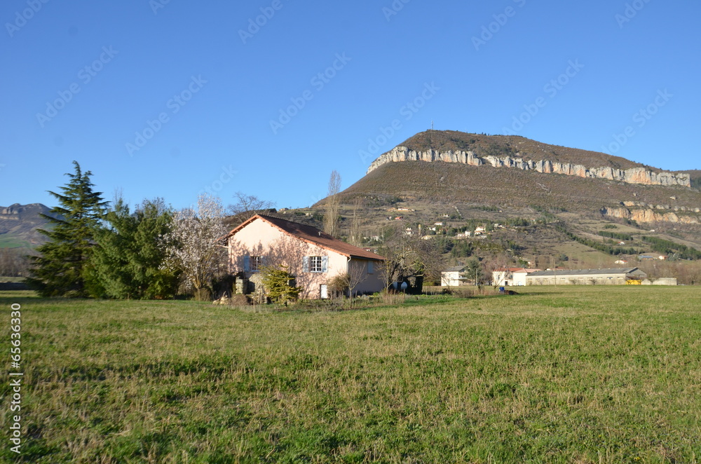 Millau , paysage de l' Aveyron Millau , paysage de l' Aveyron