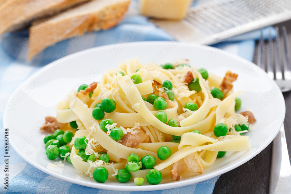 Pasta with peas and bacon Pasta with peas and bacon