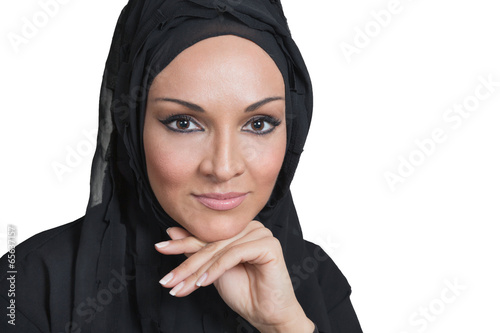 Portrait of a beautiful arabic woman, traditional dressed.