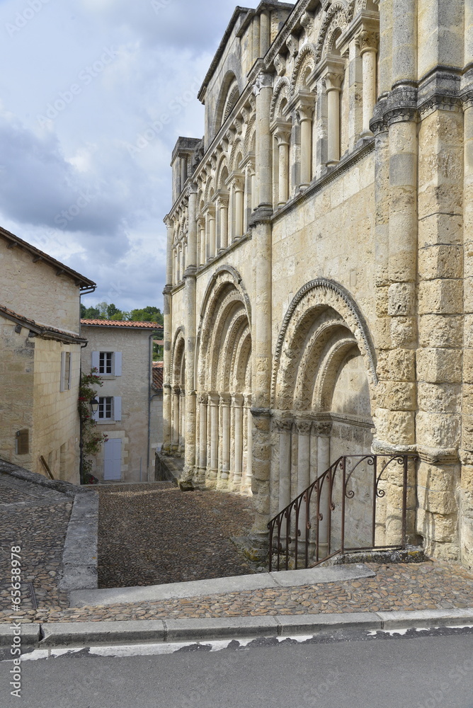 Façade de l'église St-Jacque d'Aubeterre-sur-Dronne