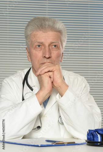 Wallpaper Mural Senior Doctor Torontodigital.ca