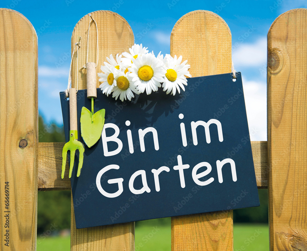 Bin im Garten StockFoto Adobe Stock
