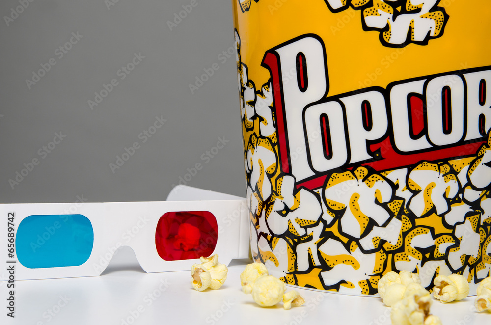 Naklejka premium Bucket of popcorn with 3d glasses
