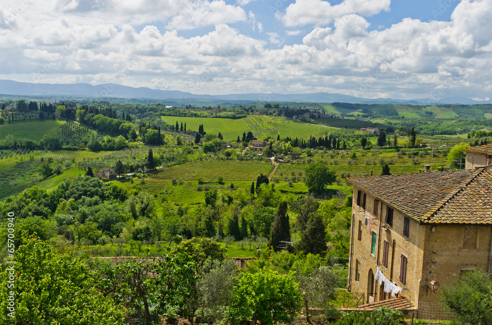 Naklejka premium House with a view on Tuscany landscape near San Gimignano